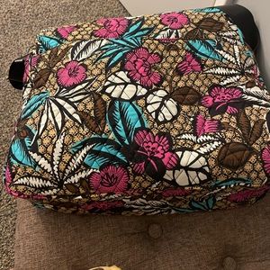 Messenger bag vera bradley a large bag with lots of room excellent condition.